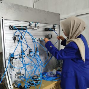 Kegiatan Praktek Prodi S1 Teknik Industri - 1