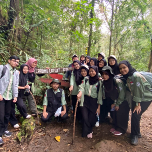 Kuliah lapangan Prodi S1 Pendidikan Biologi 1
